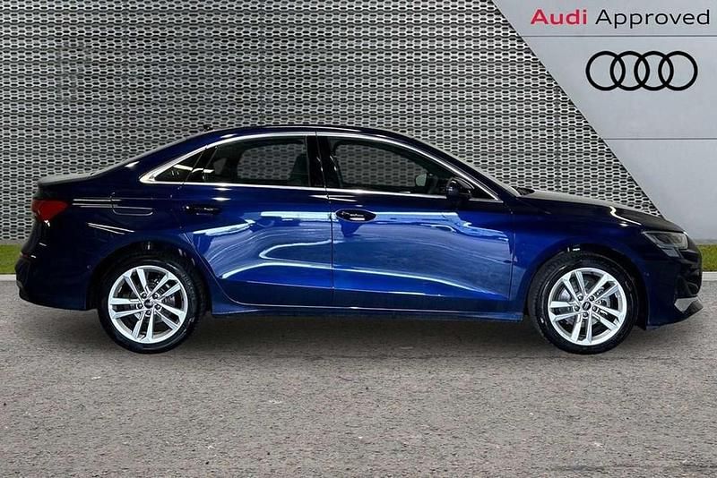 Begagnad Audi A3 Sport 113 HK (83 kW) 2025 Blå Sedan