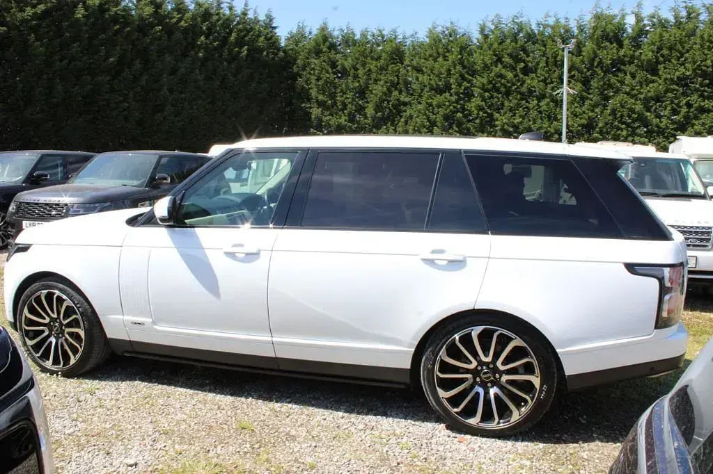 Used Land Rover Range Rover Autobiography 339 HP (249 kW) 2019 White SUV