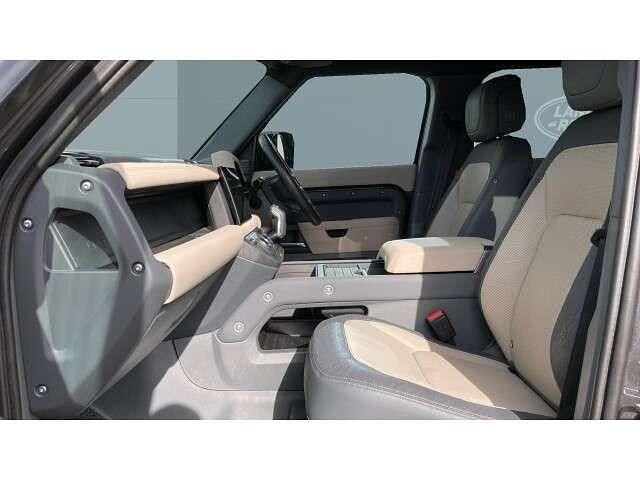 Used Land Rover Defender HSE Dynamic 300 HP (220 kW) 2023 Grey SUV