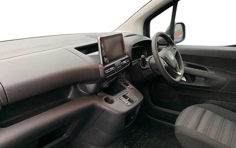 Used Vauxhall Combo Design Edition 100 kW (136 HP) 2023 Grey Estate