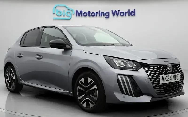 Used Peugeot 208 Allure 101 HP (74 kW) 2024 Hatchback