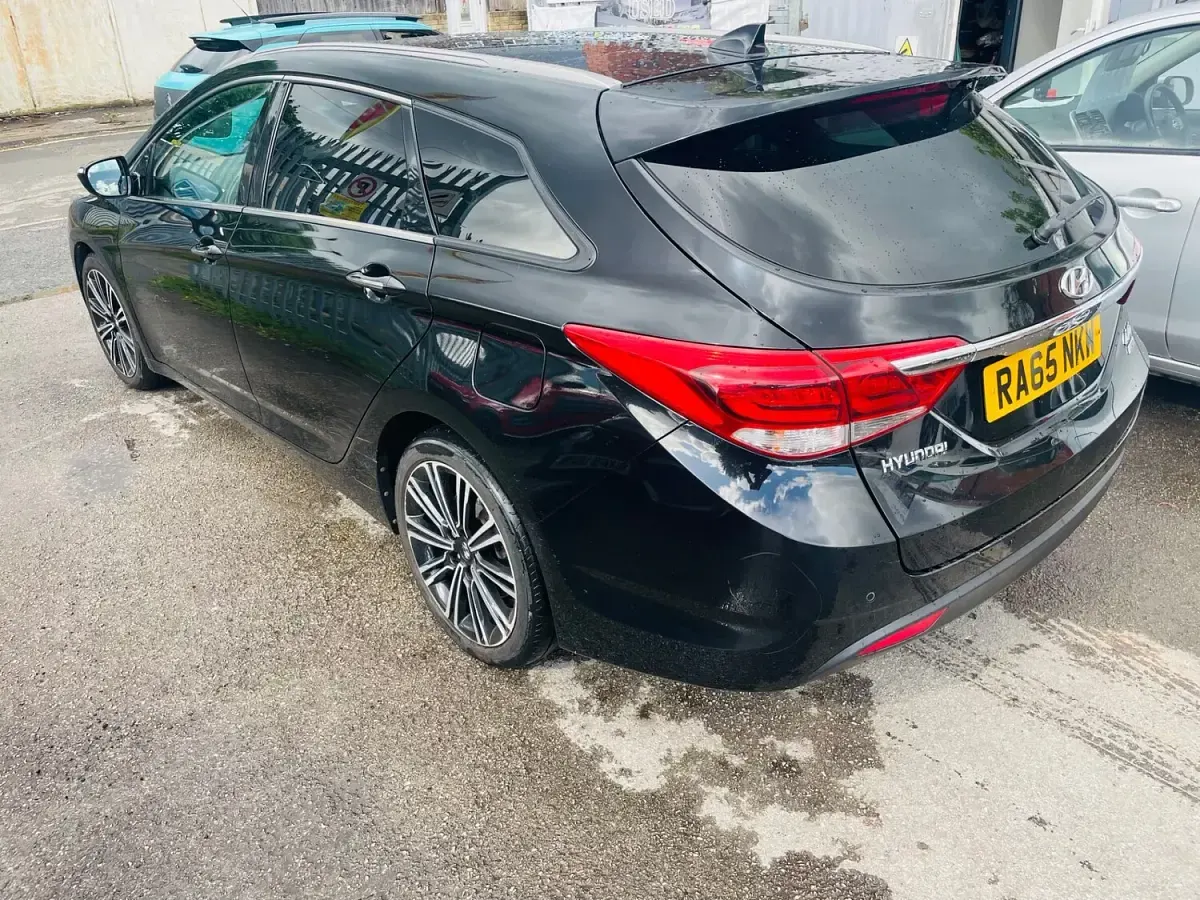 Used Hyundai i40 Premium 141 HP (103 kW) 2016 Black Estate