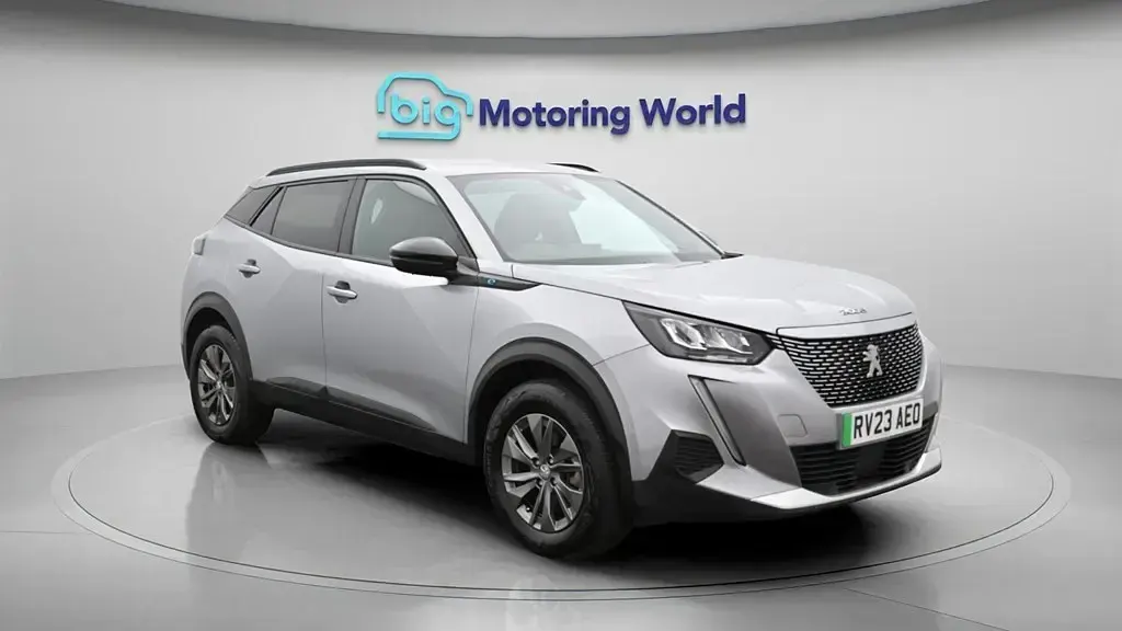 Second-hand Peugeot e-2008 Active+ 100 kW (136 CP) 2023 SUV