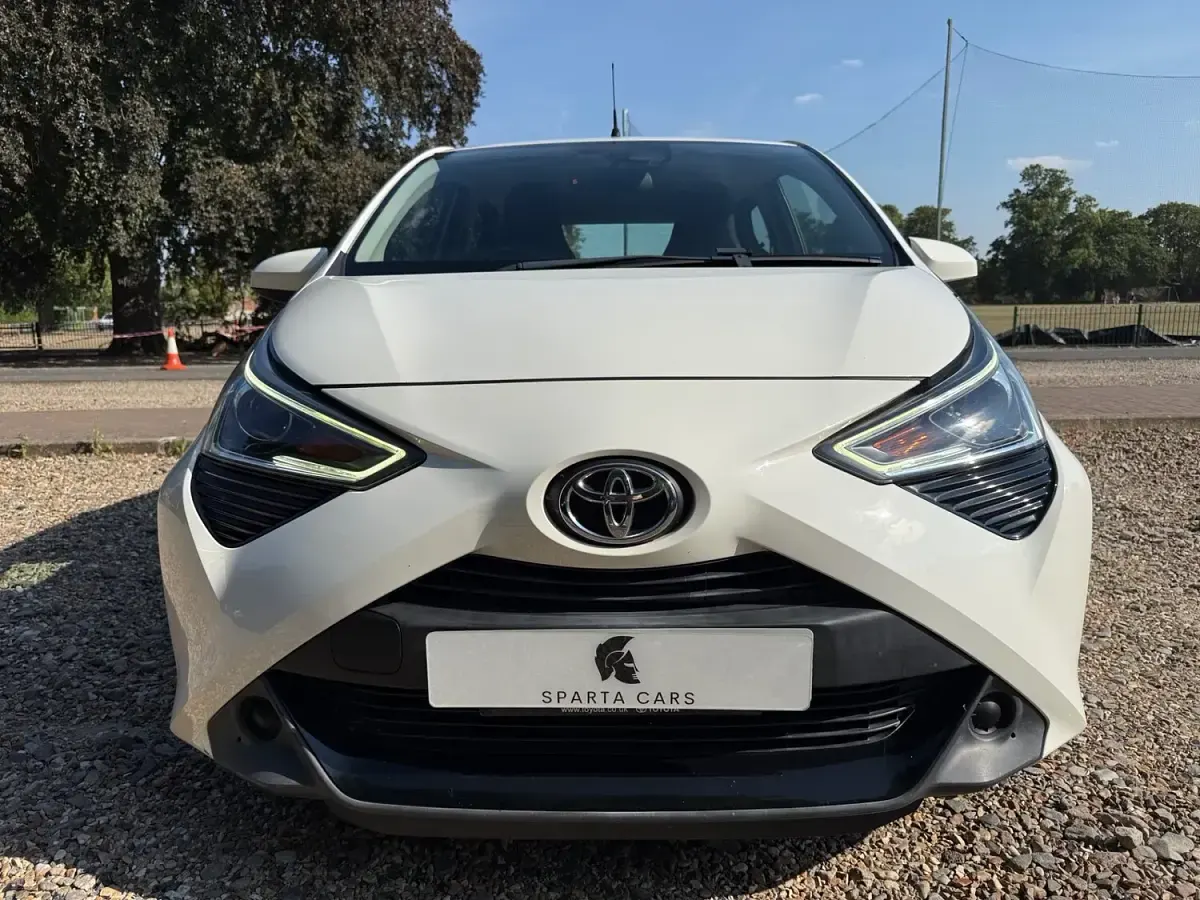 Used Toyota Aygo X-play 72 HP (52 kW) 2021 White Hatchback