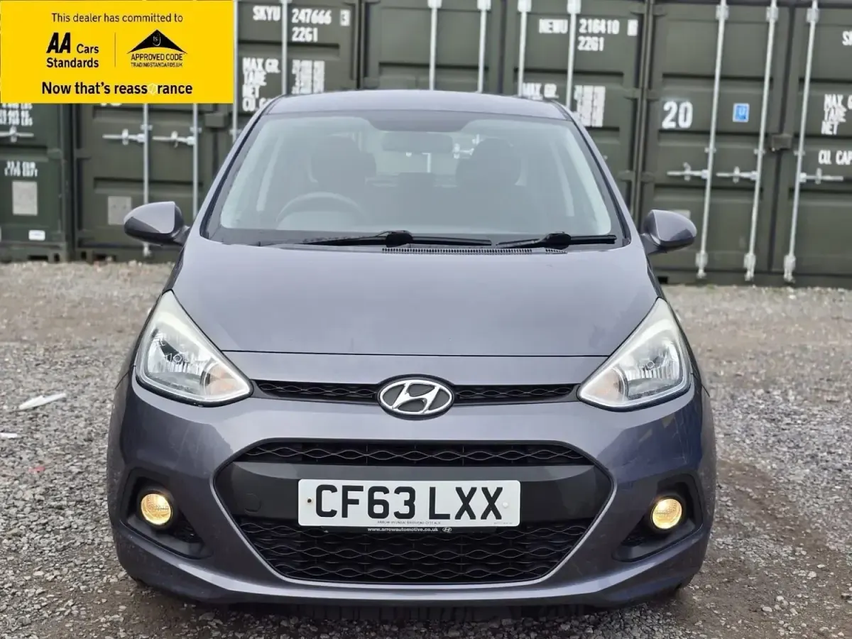 Gebraucht Hyundai i10 SE 87 PS (63 kW) 2014 Grau Kleinwagen