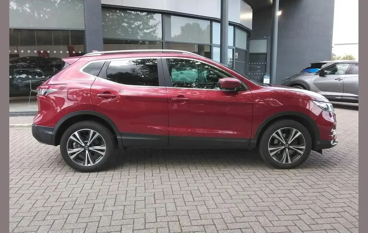 Used Nissan Qashqai N-Connecta 138 HP (101 kW) 2019 Red SUV