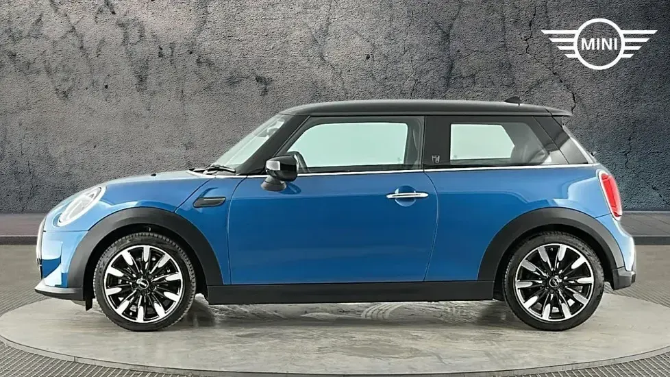 Used Mini Cooper Exclusive 134 HP (98 kW) 2023 Blue Hatchback