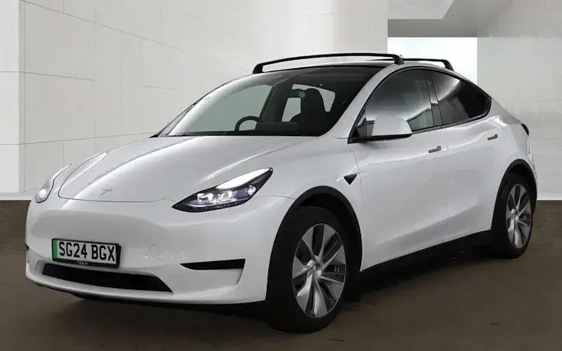 Used Tesla Model Y Standard Range 219 kW (299 HP) 2024 White SUV