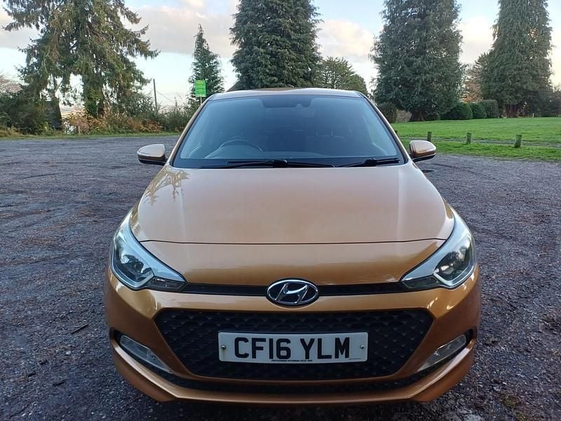 Used Hyundai i20 SE 84 HP (61 kW) 2016 Orange Hatchback