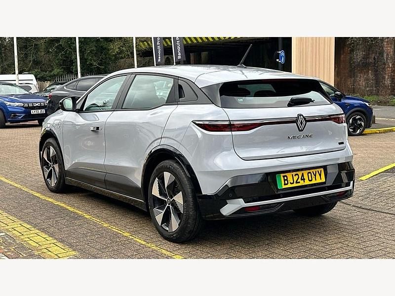 Begagnad Renault Megane E-Tech Equilibre 160 kW (218 HK) 2024 Halvkombi