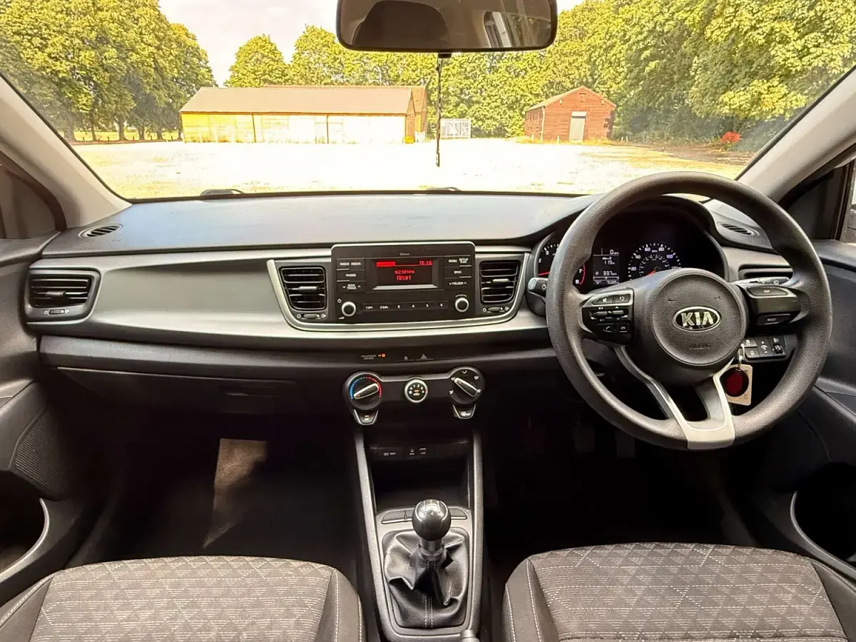 Used Kia Rio 83 HP (61 kW) 2017 White Hatchback