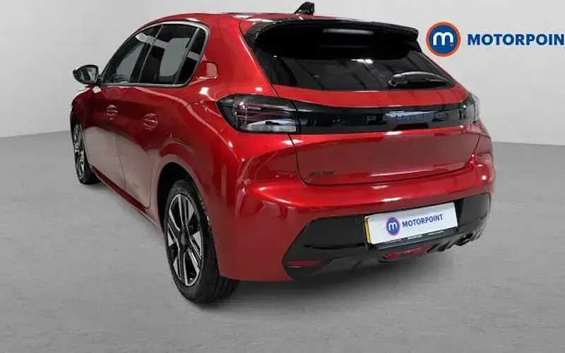 Używany Peugeot 208 Allure 101 KM (74 kW) 2025 Czerwony Hatchback