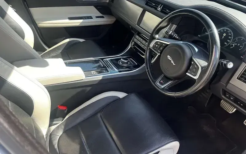 Used Jaguar XF S 300 HP (220 kW) 2016 White Sedan