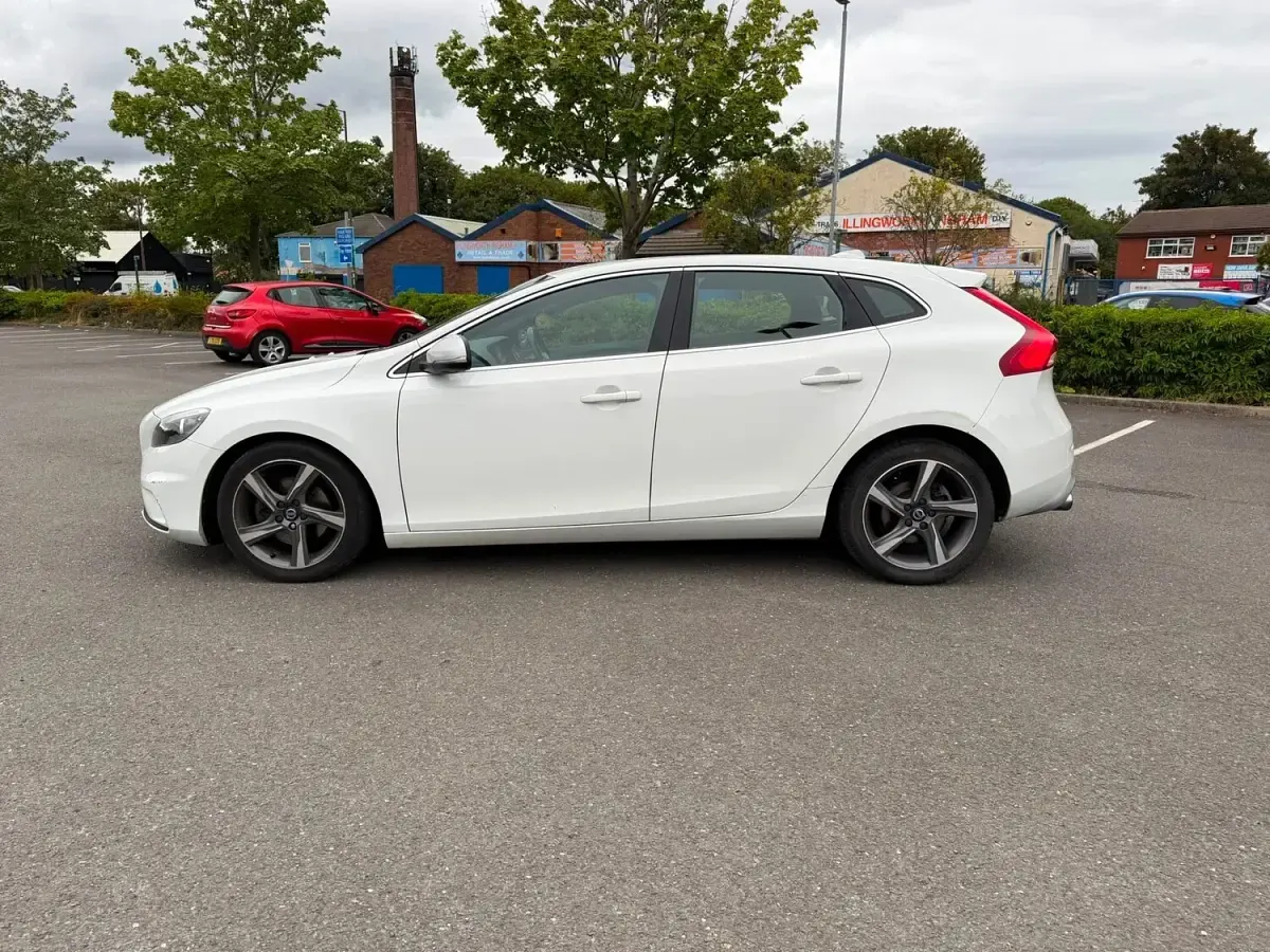 Used Volvo V40 R-Design 2015 White Hatchback