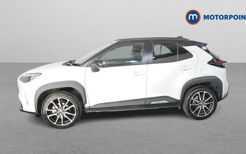 Used Toyota Yaris Hybrid Sport 116 HP (85 kW) 2023 White Estate