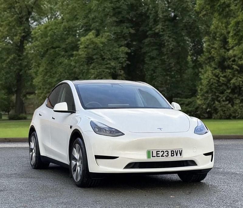 White Used 2023 Tesla Model Y RWD SUV | £22,995 (Fair price) - Image 1/4