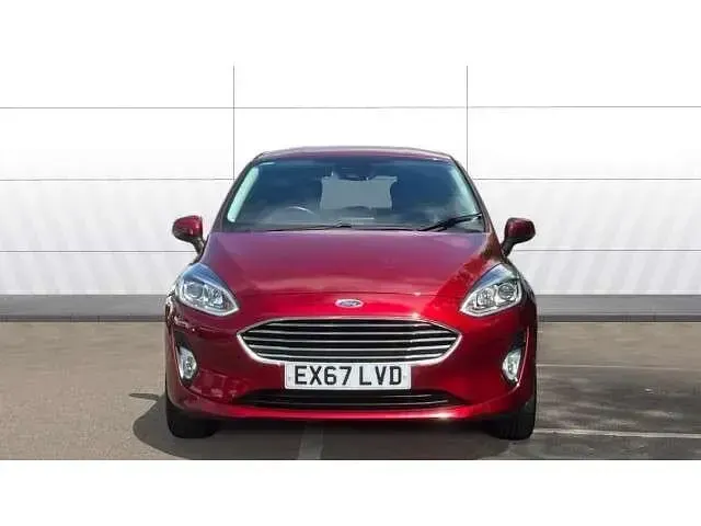 Usado Ford Fiesta Titanium 125 CV (91 kW) 2017 Rojo Utilitario