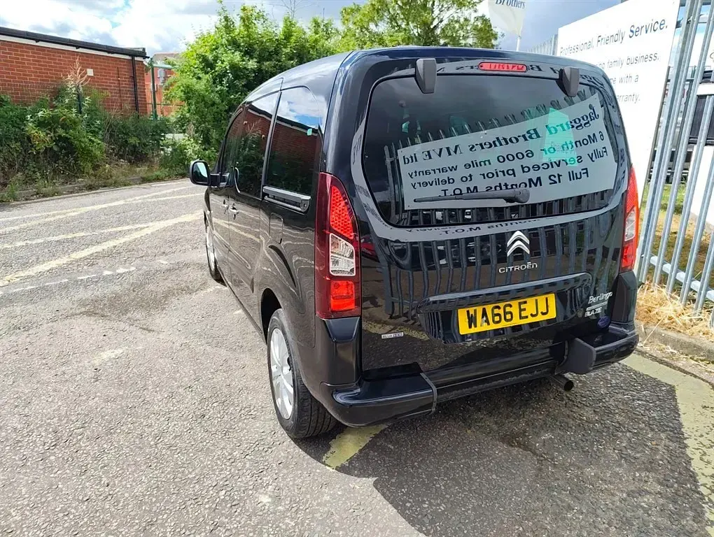 Used Citroën Berlingo Feel 100 HP (73 kW) 2016 Black MPV