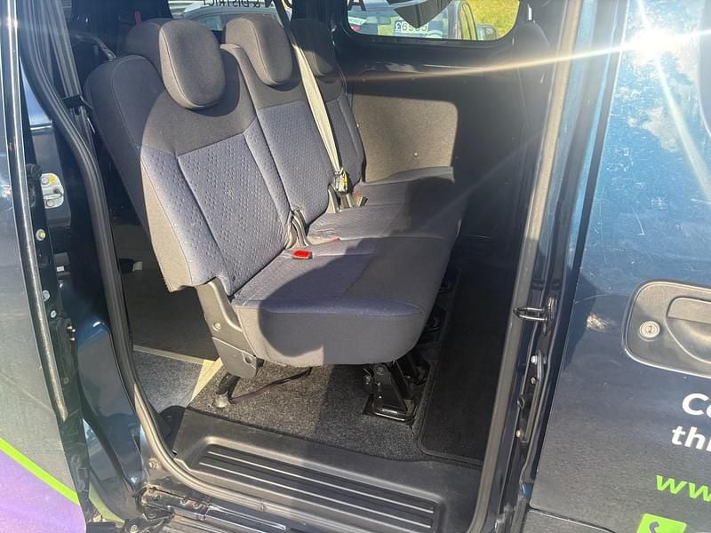 Używany Nissan NV200 SE 89 KM (65 kW) 2012 Niebieski Minivan