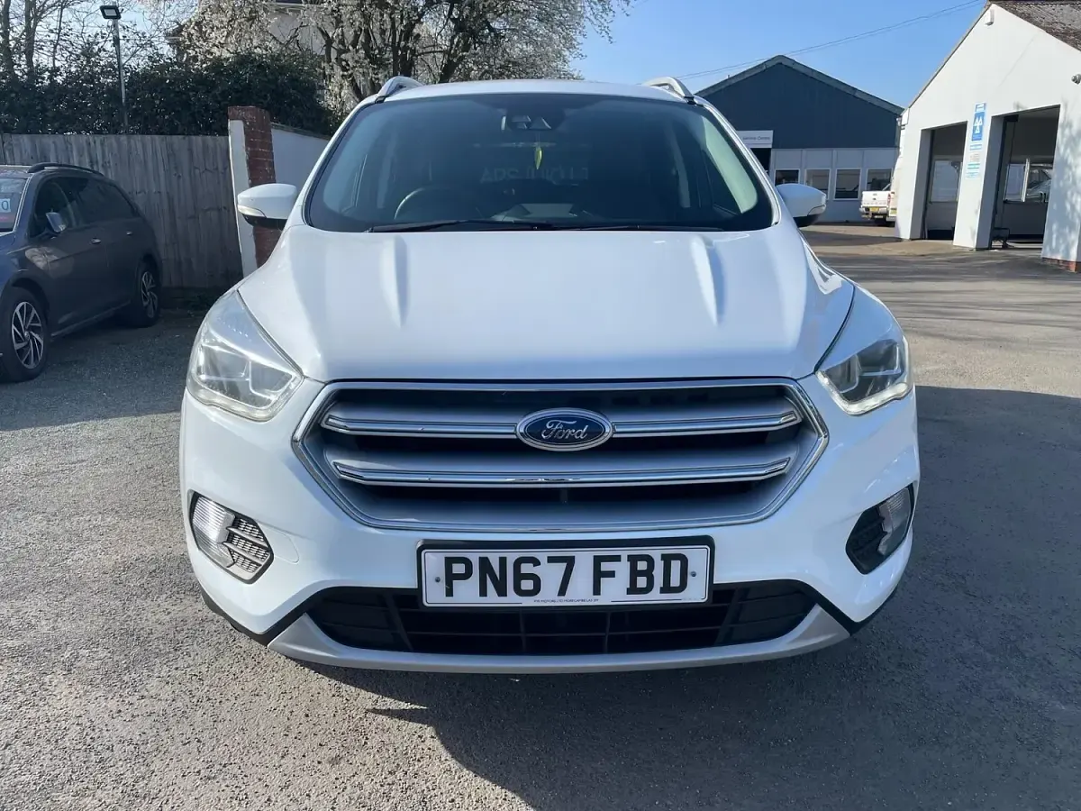 Used Ford Kuga Titanium 150 HP (110 kW) 2017 White SUV