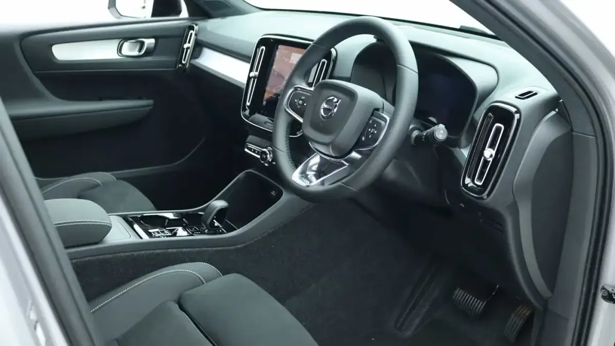 New Volvo XC40 Plus 163 HP (119 kW) 2026 SUV