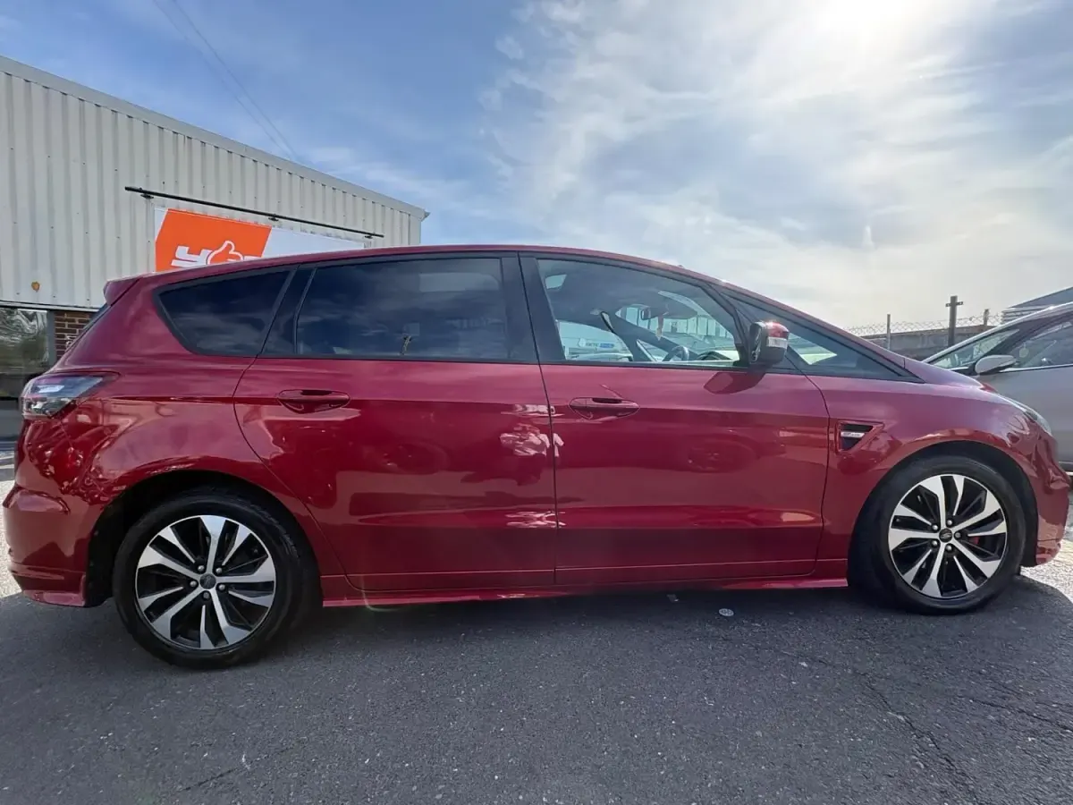 Usado Ford S-MAX ST-Line 190 HP (139 kW) 2021 Vermelho Monovolume