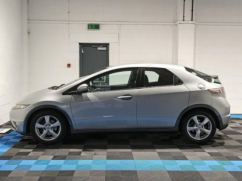Used Honda Civic SE 2009 Silver Hatchback