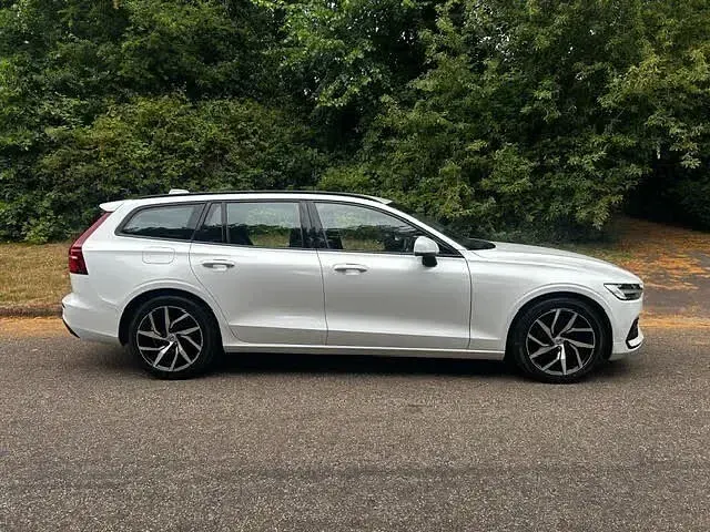 Used Volvo V60 Momentum 2019 White Estate