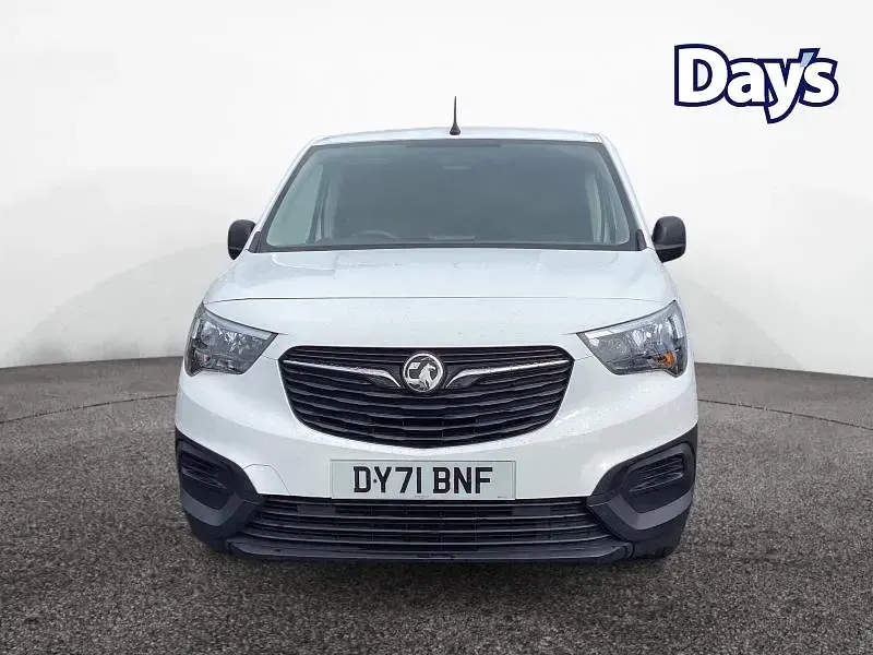 Used Vauxhall Combo 100 HP (73 kW) 2021 White MPV