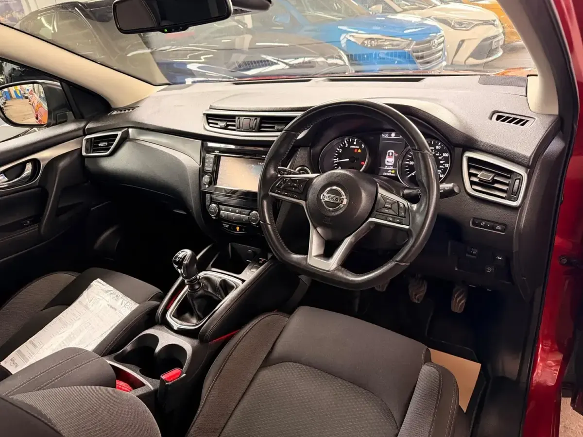 Used Nissan Qashqai N-Connecta 115 HP (84 kW) 2018 Red SUV