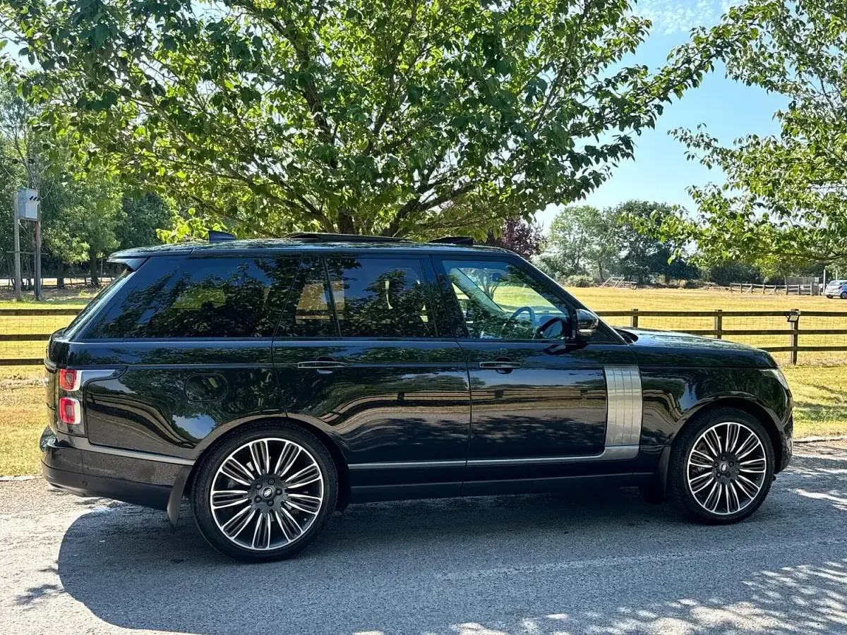 Used Land Rover Range Rover Autobiography 339 HP (249 kW) 2018 Black SUV
