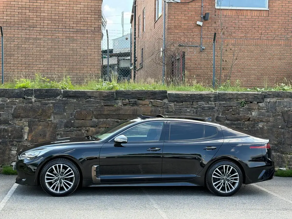 Used Kia Stinger GT-Line S 200 HP (147 kW) 2019 Black Hatchback