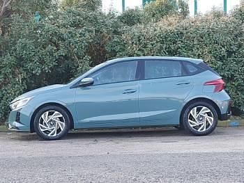 Used Hyundai i20 Advanced 100 HP (73 kW) 2023 Green Hatchback