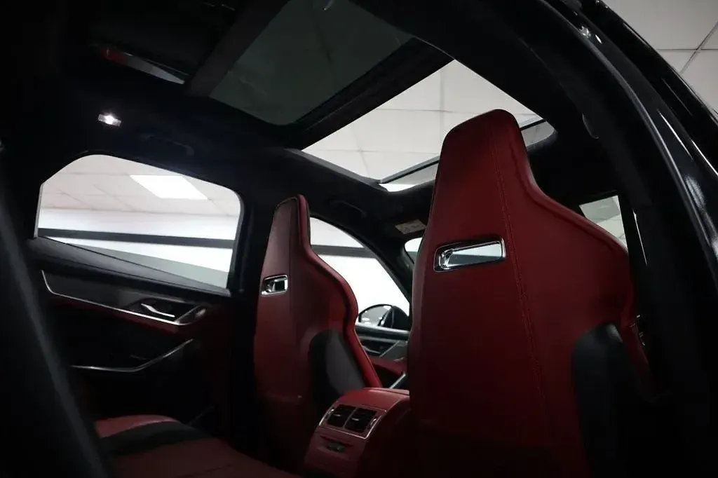 Used Jaguar F-Pace SVR 550 HP (404 kW) 2021 Black SUV