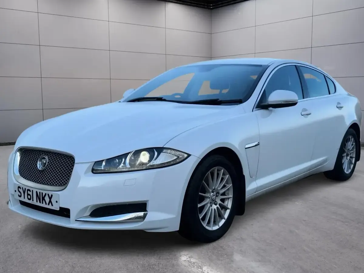 Used Jaguar XF SE 190 HP (139 kW) 2011 White Sedan