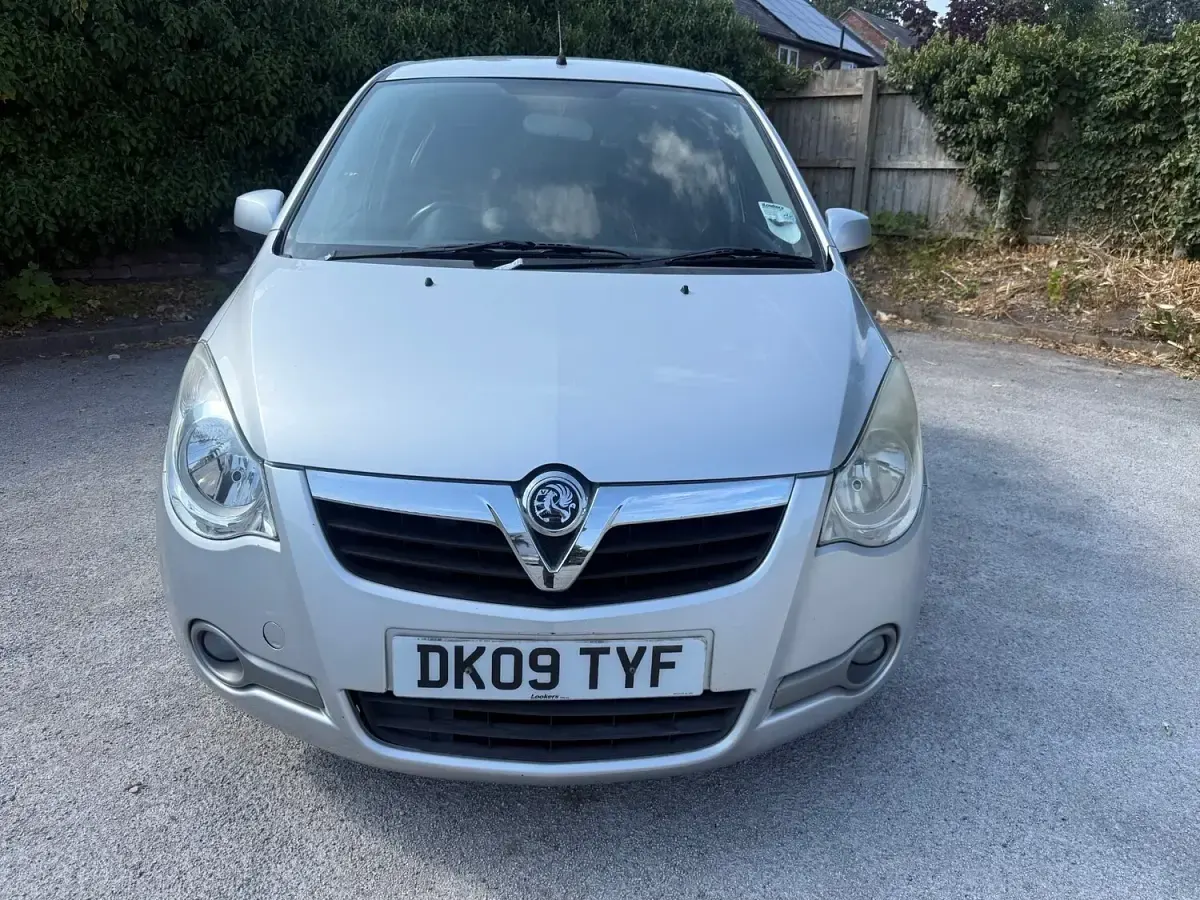 Used Vauxhall Agila Design Edition 85 HP (62 kW) 2009 Silver MPV