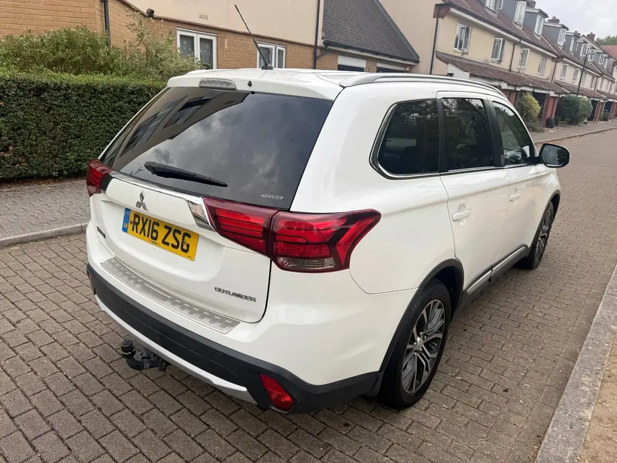 Used Mitsubishi Outlander 2016 White SUV