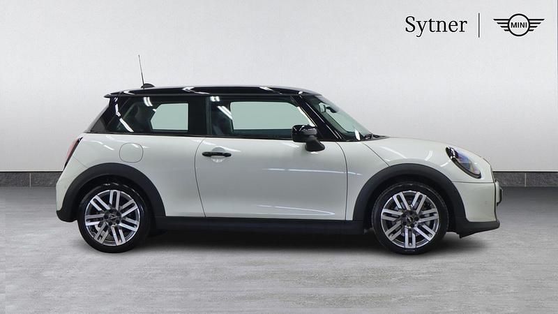 Used Mini Cooper Hatch 154 HP (113 kW) 2024 White Hatchback