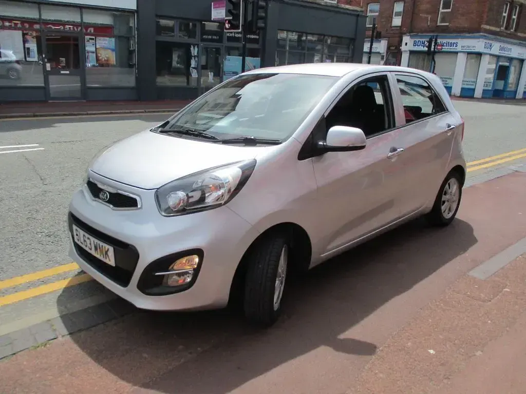 Used Kia Picanto 68 HP (50 kW) 2013 Silver Hatchback