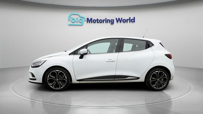 Used Renault Clio IV Dynamique 90 HP (66 kW) 2017 White Hatchback