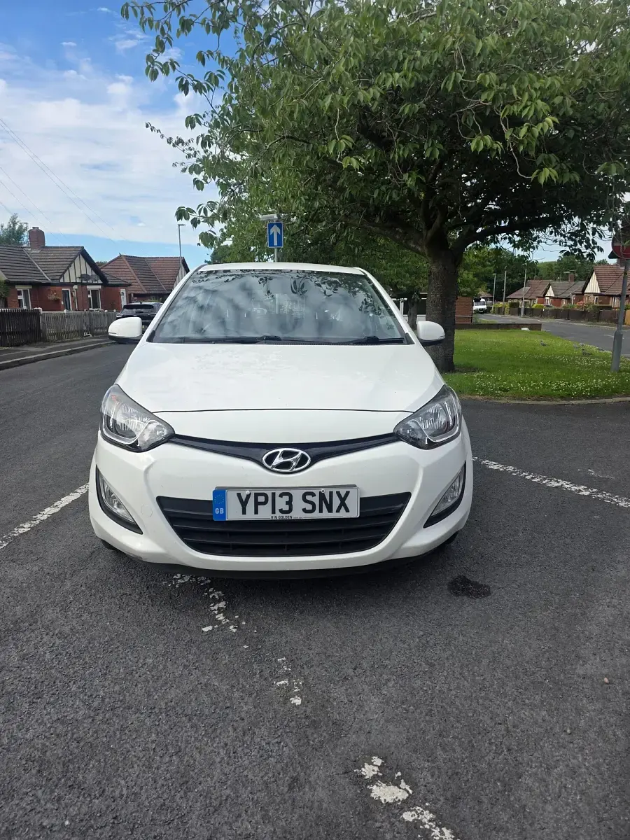Used Hyundai i20 Active 86 HP (63 kW) 2013 White Hatchback