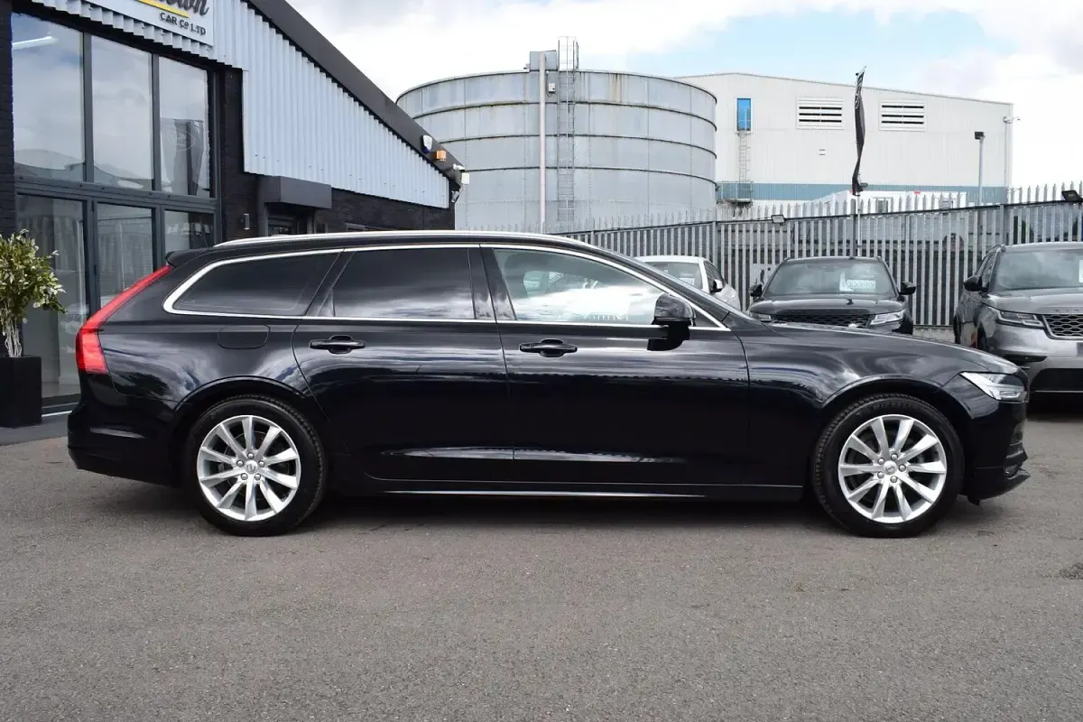 Used Volvo V90 Momentum 2019 Black Estate