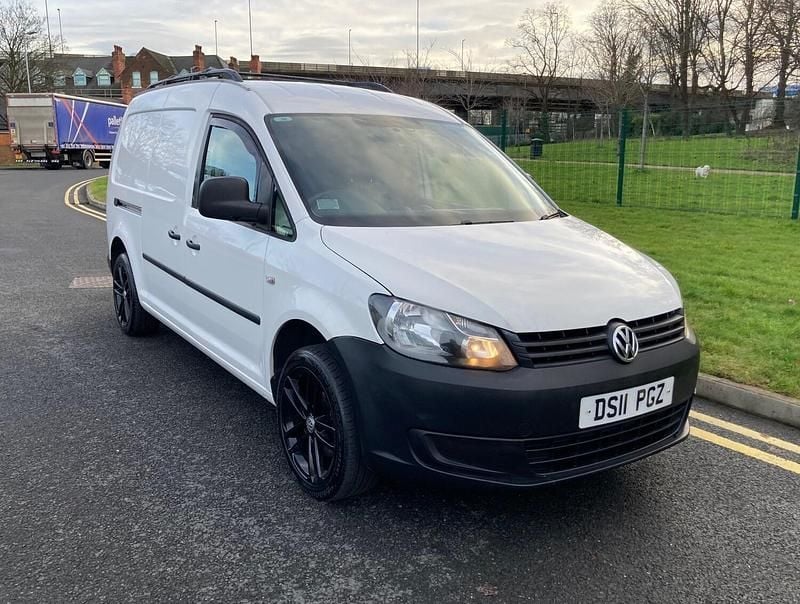 White Used 2011 VW Caddy Maxi MPV | £3,295 (Fair price) - Image 1/4