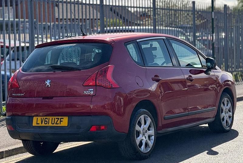 Used Peugeot 3008 Access 112 HP (82 kW) 2011 Red Estate