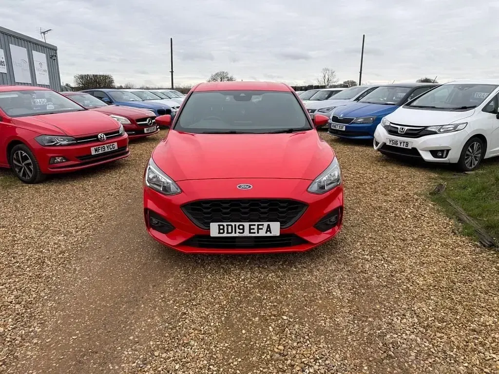 Begagnad Ford Focus ST-Line 125 HK (91 kW) 2019 Röd Halvkombi