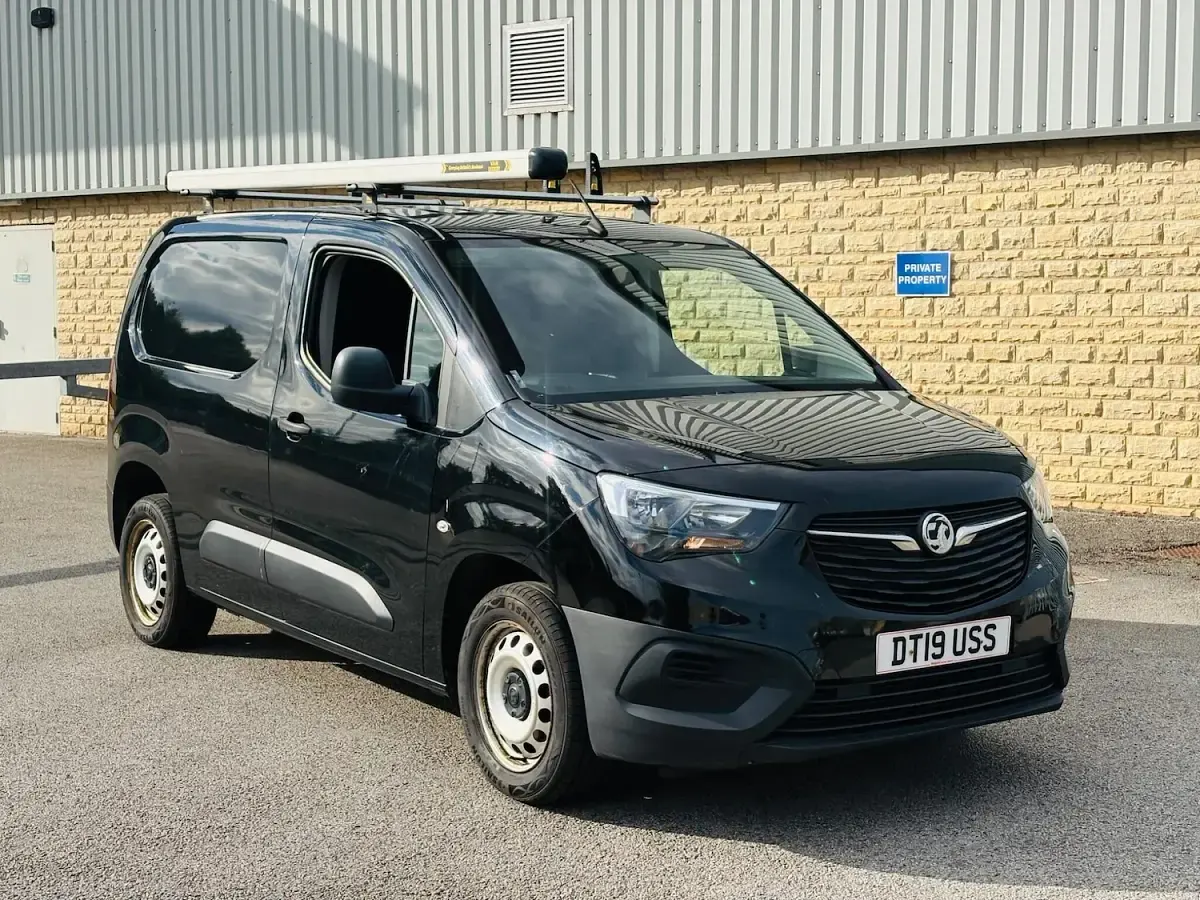 Used Vauxhall Combo Edition 75 HP (55 kW) 2019 Black MPV