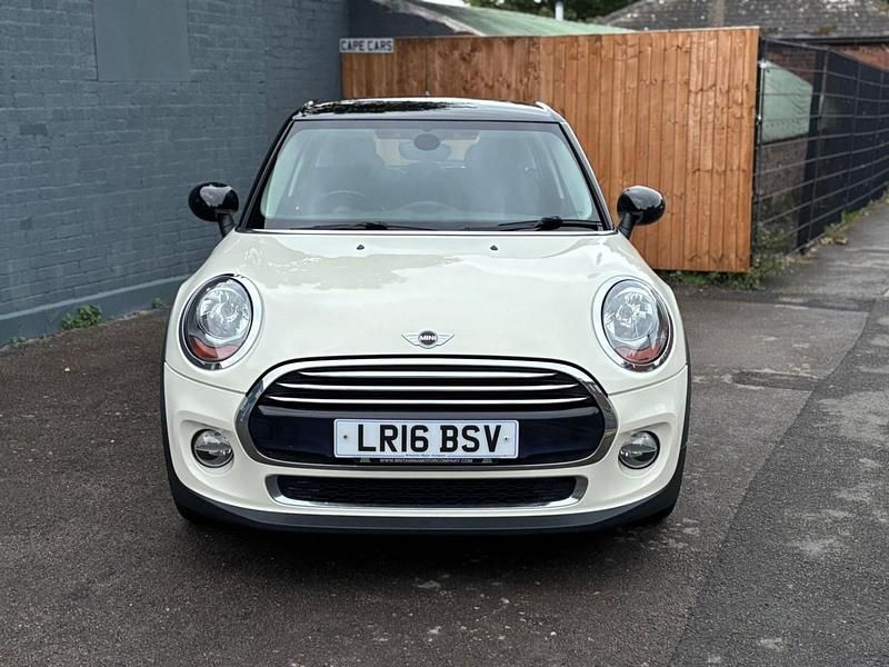 Used Mini Cooper D Hatch 2016 White Hatchback