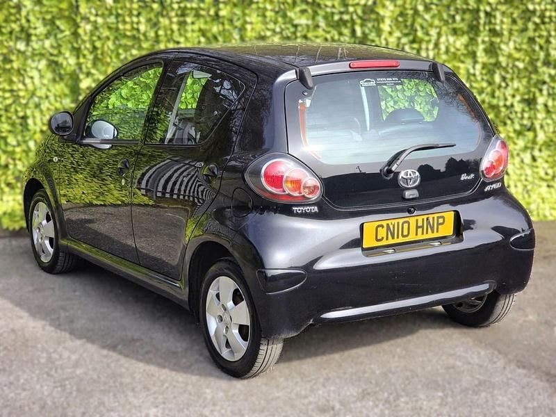 Used Toyota Aygo 67 HP (49 kW) 2010 Black Hatchback
