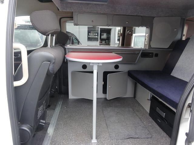 Used Nissan Elgrand 2006 White MPV