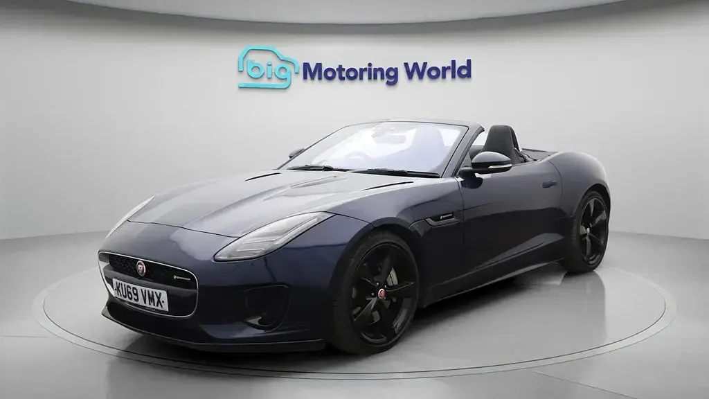 Usado Jaguar F-Type R-Dynamic 300 HP (220 kW) 2019 Azul Cabrios